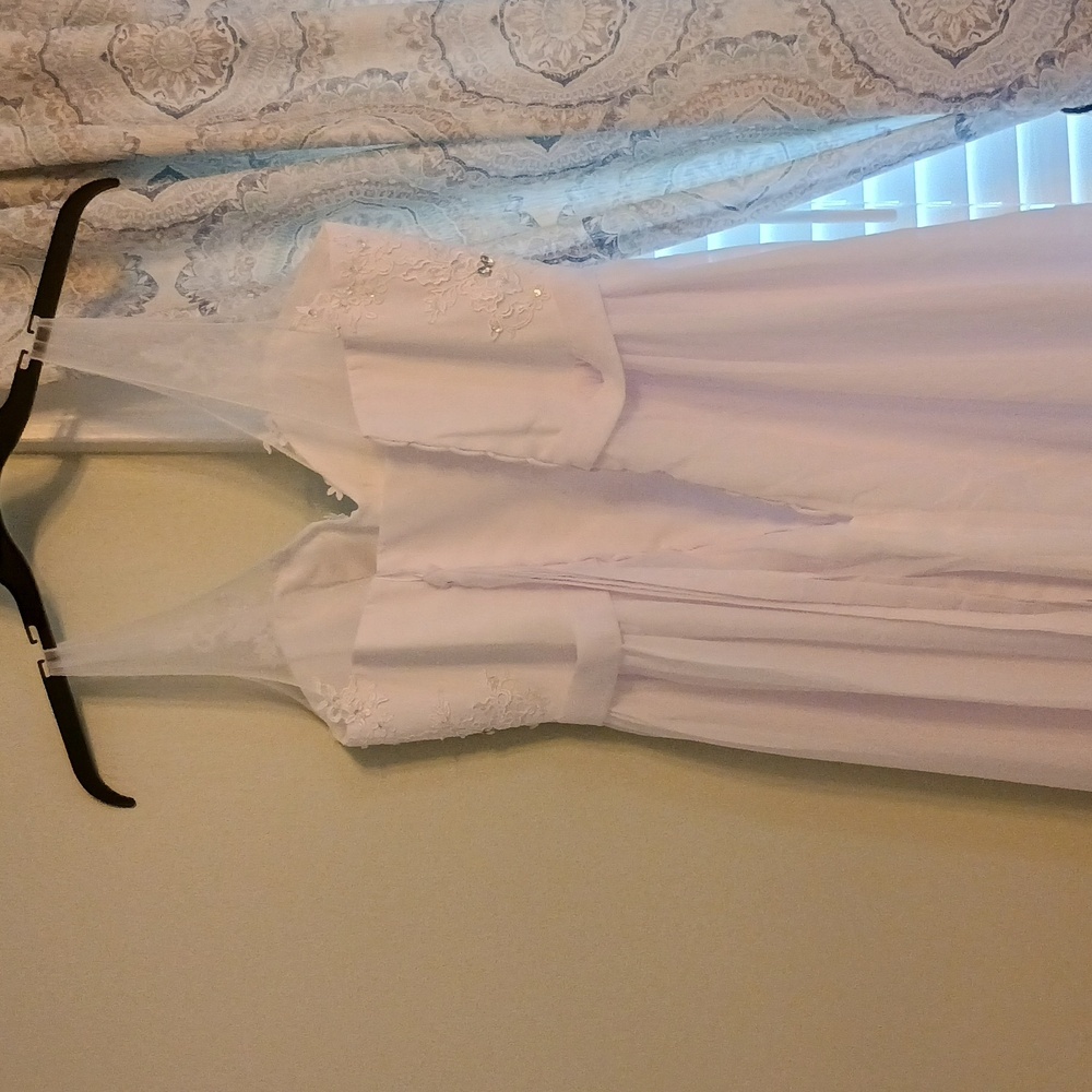 2024 Chiffon Long Elegant V-neck White Lace Gown With Tie Back - Picture 5 of 7